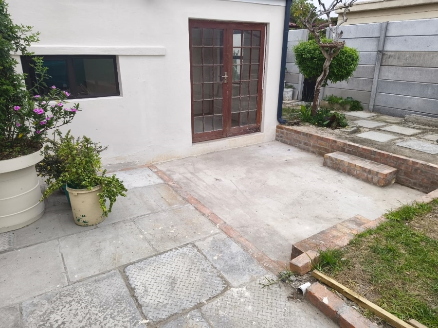 To Let 3 Bedroom Property for Rent in Sanddrift Western Cape